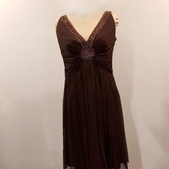 Maggy London, Silk formal Dress  with Beaded Neckline size 10 - Picture 5 of 8